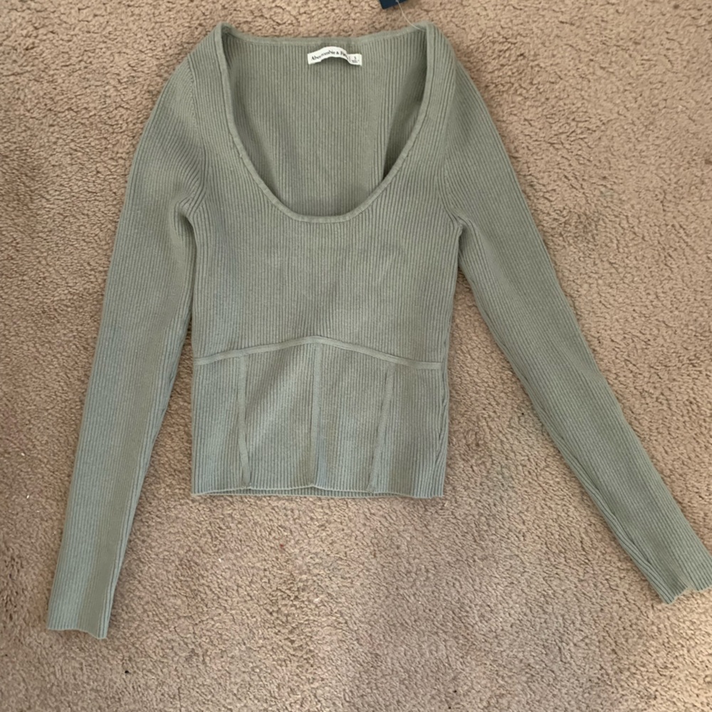 NWT Abercrombie Sweater Size Small